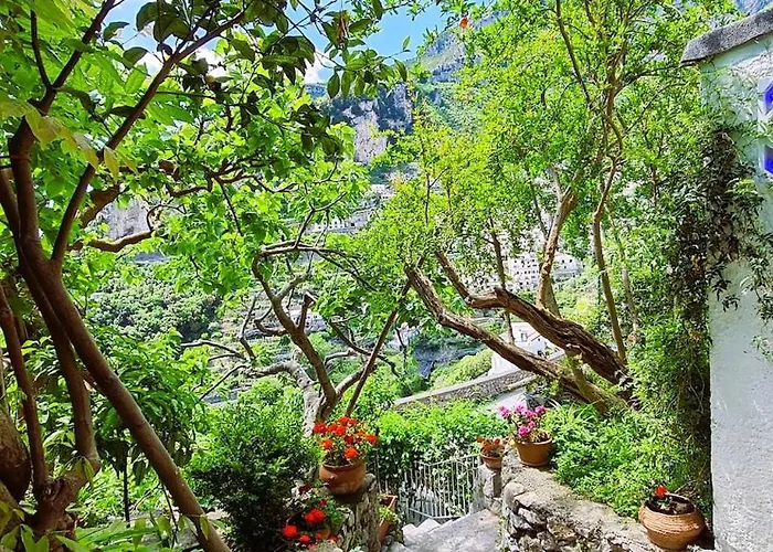 Feriehus Lovely Panoramic House With Garden Amalfi